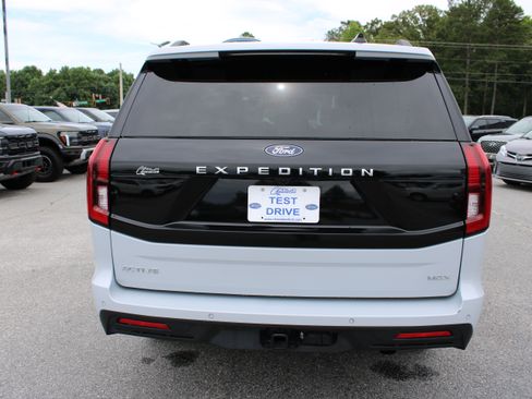 Used 2025 Ford Expedition Max Active AWD/4WD image 7