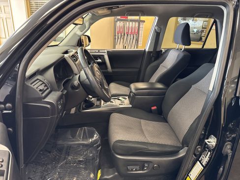 Used 2023 Toyota 4Runner SR5 image 39