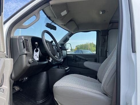Used 2025 Chevrolet Express 3500 Extended w/ Driver Convenience Package image 9