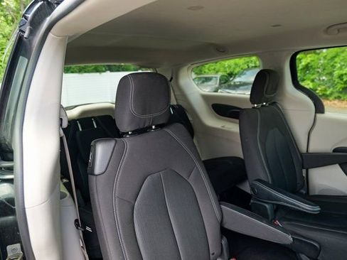 Used 2023 Chrysler Voyager LX image 30