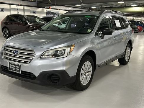 Used 2017 Subaru Outback 2.5i AWD/4WD image 3