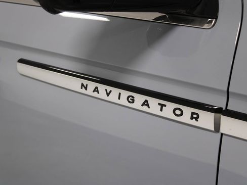 New 2026 Lincoln Navigator Reserve AWD/4WD image 12