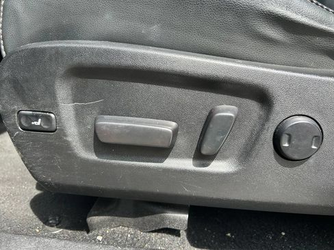 Used 2018 Toyota Highlander SE FWD image 18