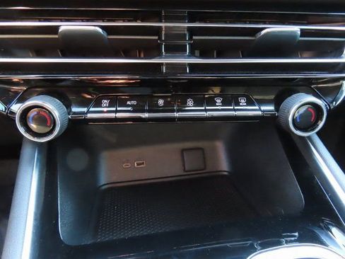 Used 2024 Chevrolet Traverse LS image 31