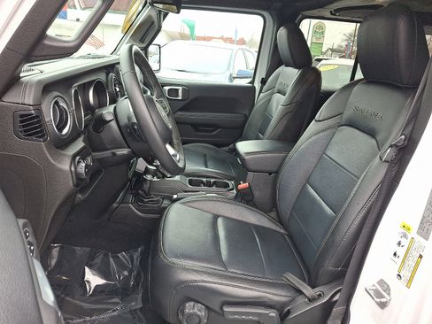 Used 2019 Jeep Wrangler Unlimited Sahara image 13