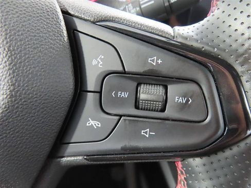Used 2024 Chevrolet Trax RS FWD image 16
