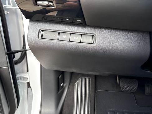 New 2026 Nissan Pathfinder SV w/ SV Premium Package FWD image 29