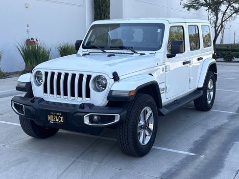 Used 2018 Jeep Wrangler Unlimited Sahara AWD/4WD image 7