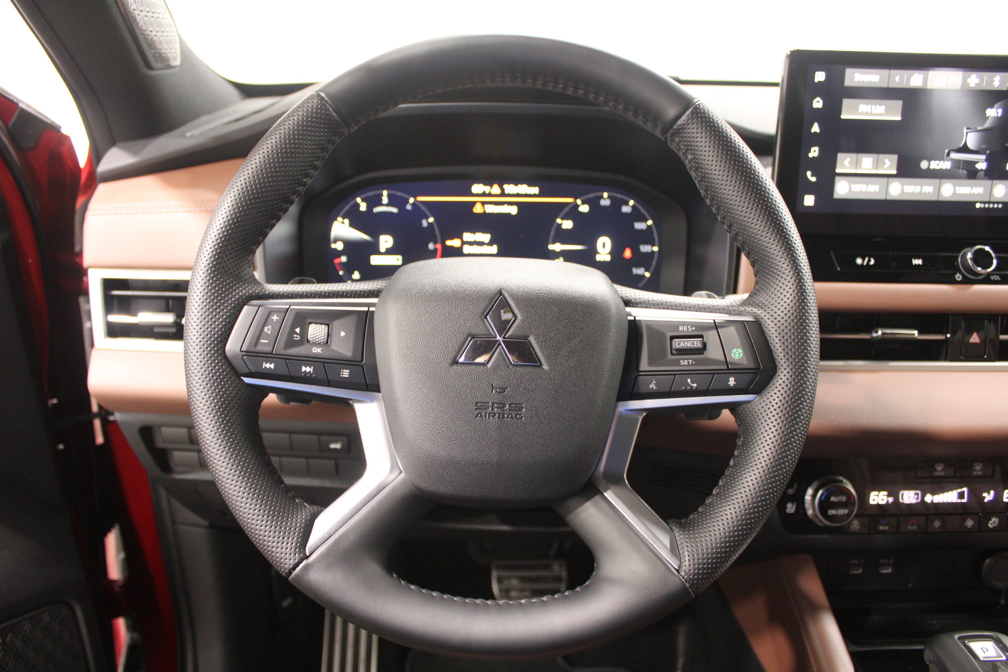 Used 2025 Mitsubishi Outlander AWD image 18