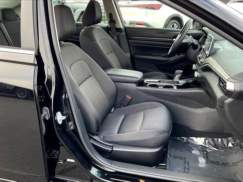 Used 2024 Nissan Altima 2.5 SV image 7