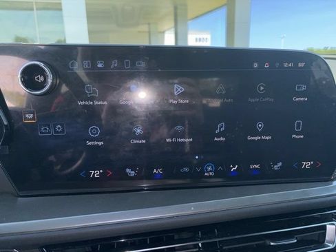 Used 2024 Chevrolet Traverse LT w/ LPO, Floor Liner Package FWD image 16