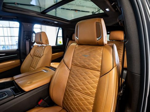 Used 2021 Cadillac Escalade Sport w/ Driver Assist Tech Package image 39