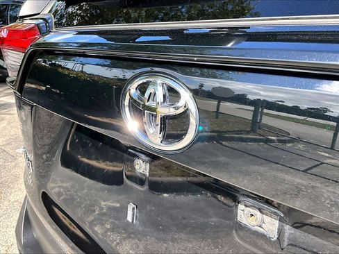 Used 2020 Toyota RAV4 XLE w/ XLE Grade Weather Package image 31