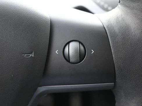 Used 2023 Tesla Model Y Long Range AWD/4WD image 13