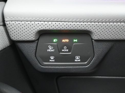 Used 2025 Volkswagen Atlas Peak Edition SE AWD/4WD image 20