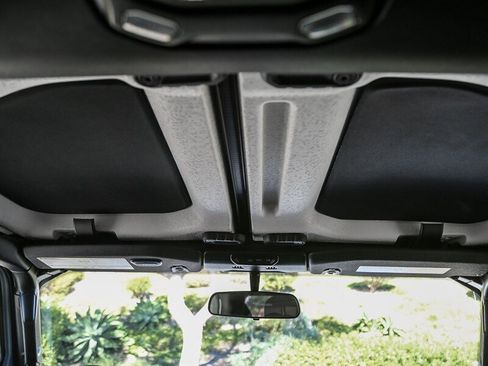 Used 2023 Jeep Gladiator Willys image 25