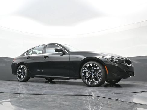 New 2026 BMW 330i xDrive Sedan w/ Premium Package AWD/4WD image 22