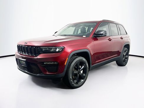 Used 2023 Jeep Grand Cherokee Limited w/ Black Appearance Package AWD/4WD image 3