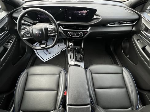 Used 2025 Buick Envista Sport Touring image 9