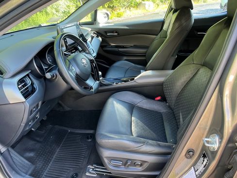 Used 2021 Toyota C-HR Limited FWD image 9