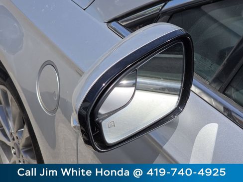 Used 2017 Ford Fusion Energi Titanium FWD image 17