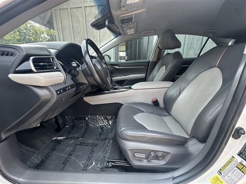 Used 2020 Toyota Camry XLE w/ Carpet Mat Package FWD image 7