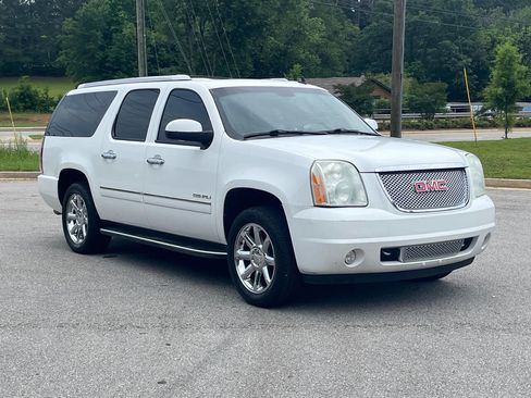 Used 2012 GMC Yukon XL Denali RWD image 3