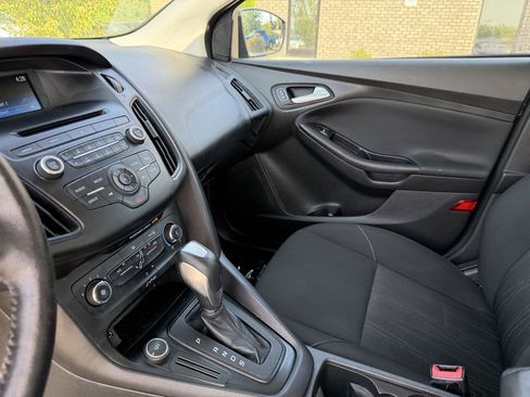 Used 2015 Ford Focus SE w/ SE Sport Package FWD image 10