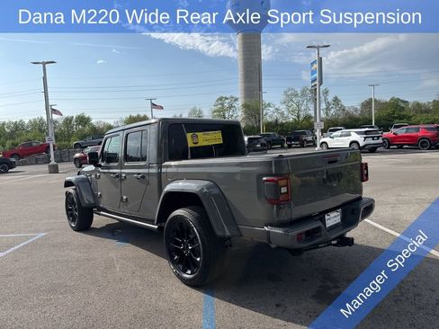 Used 2023 Jeep Gladiator Overland AWD/4WD image 9