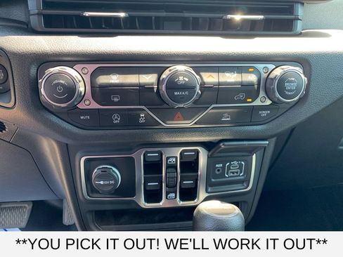 Used 2025 Jeep Gladiator Sport AWD/4WD image 20