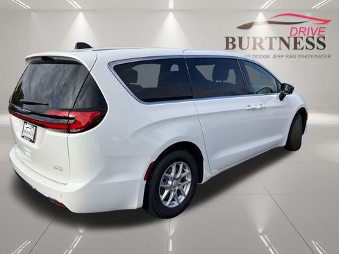 New 2026 Chrysler Pacifica Select FWD image 8