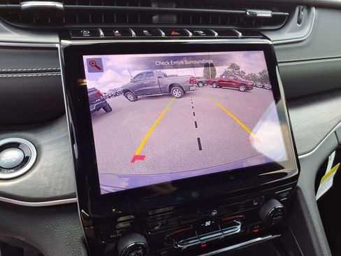 New 2025 Jeep Grand Cherokee Limited w/ Black Appearance Package image 20