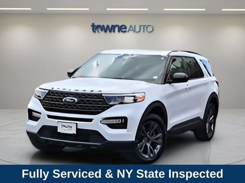 Used 2023 Ford Explorer XLT w/ Equipment Group 202A AWD/4WD image 2