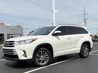 Used 2017 Toyota Highlander XLE video 1