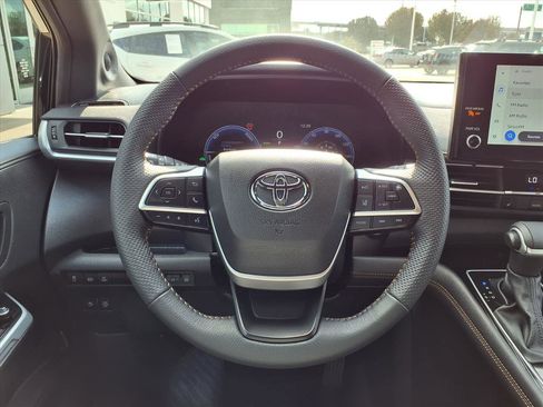 Used 2025 Toyota Sienna XLE Woodland Edition image 14