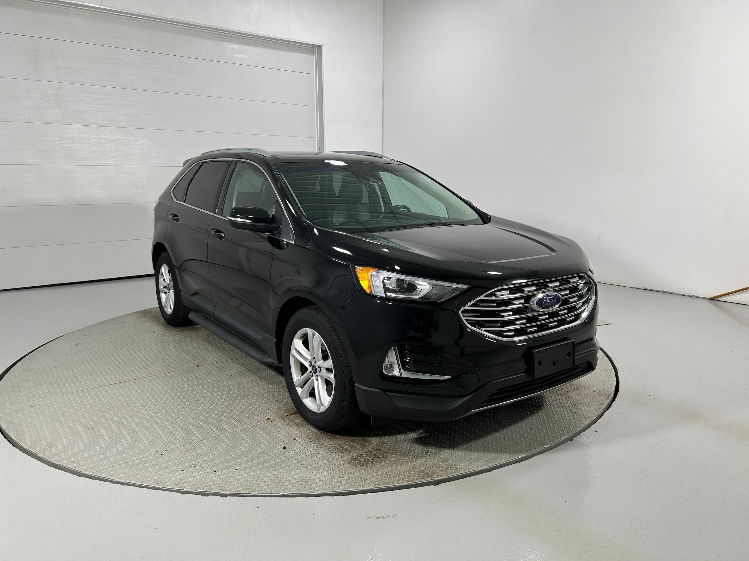Used 2020 Ford Edge SEL w/ Cold Weather Package AWD/4WD image 2