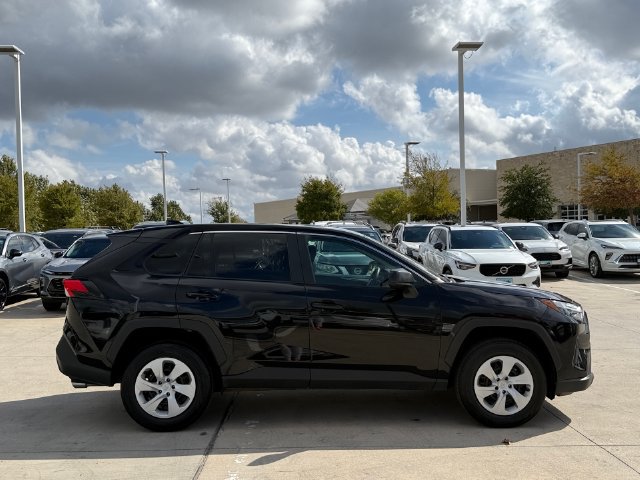 Used 2025 Toyota RAV4 LE AWD/4WD image 5