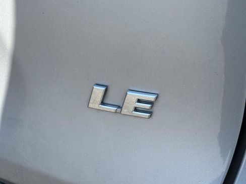 Used 2022 Toyota RAV4 LE FWD image 10