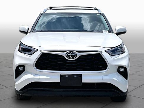 Used 2021 Toyota Highlander XLE AWD/4WD image 4