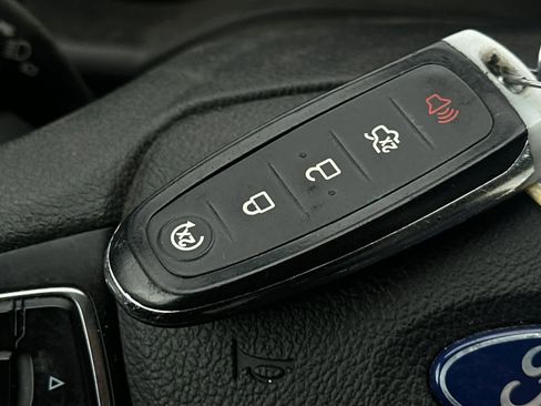 Used 2019 Ford Escape SE image 19