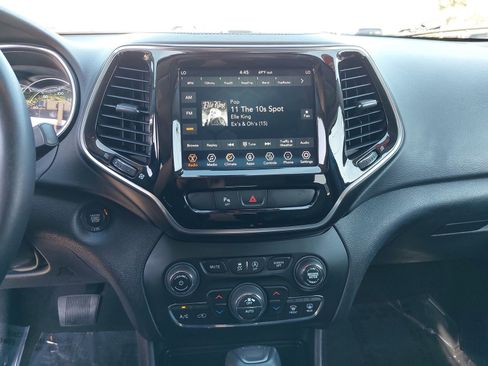 Used 2019 Jeep Cherokee Limited FWD image 20