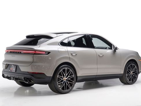 Used 2024 Porsche Cayenne Coupe AWD/4WD image 8