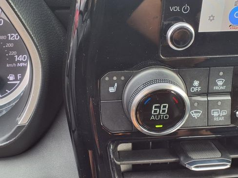 Used 2023 Toyota Highlander XLE image 25