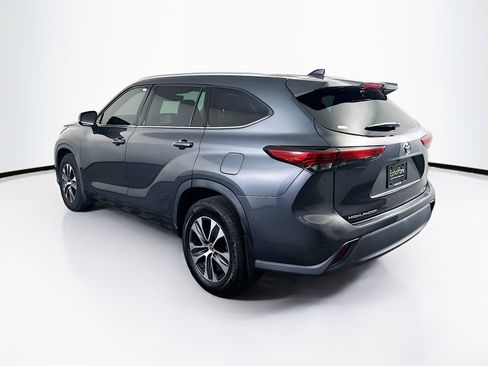 Used 2021 Toyota Highlander XLE image 5