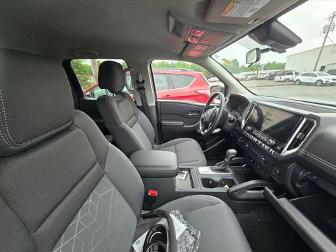 Used 2025 Nissan Frontier SV AWD/4WD image 7