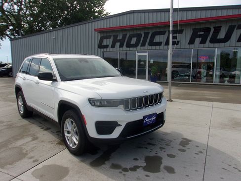 Used 2023 Jeep Grand Cherokee Laredo w/ Luxury Tech Group I AWD/4WD image 1