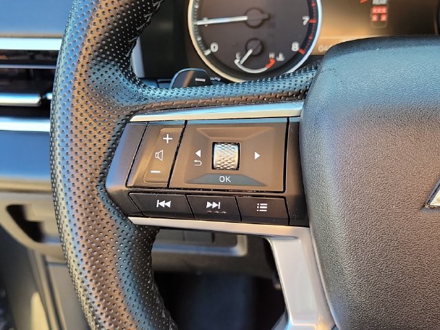 Used 2025 Mitsubishi Outlander SE FWD image 22