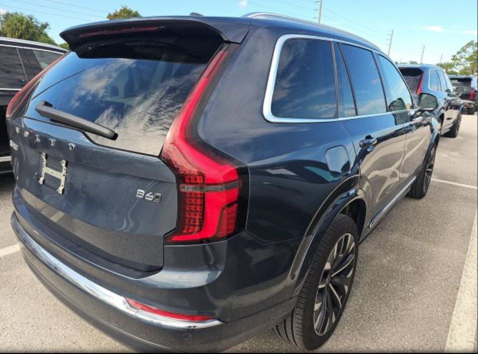 Used 2026 Volvo XC90 B6 Ultra AWD/4WD image 3