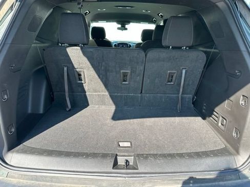 Used 2022 Chevrolet Traverse LT FWD image 14
