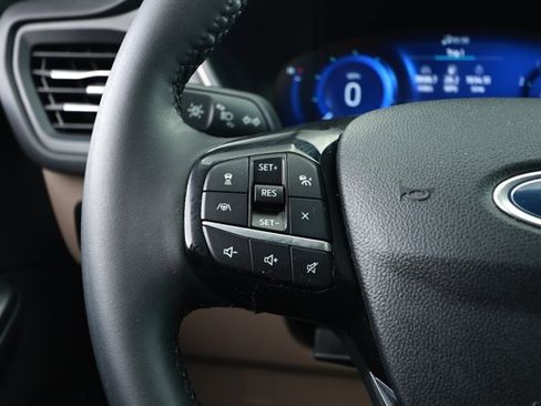 Used 2022 Ford Escape SEL w/ Technology Package FWD image 13